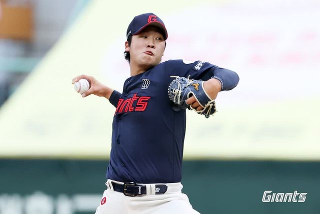 롯데 자이언츠 우완 영건 이민석이 15일 인천 SSG랜더스필드에서 열린 2025 신한 SOL Bank KBO리그 SSG 랜더스와의 팀 간 11차전에 선발등판, 5.1이닝 1실점 호투에도 패전투수가 됐다. 사진 롯데 자이언츠