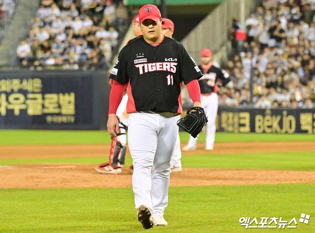 5일 오후 서울 송파구 잠실야구장에서 열린 '2025 신한 SOL Bank KBO리그' KIA 타이거즈와 두산 베어스의 경기, 9회말 2사 1,2루 KIA 조상우가 마운드를 내려오고 있다. 엑스포츠뉴스 DB