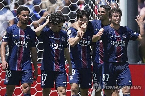 PSG는 16일 미국 패서디나 로즈볼 경기장에서 열린 2025 FIFA 클럽월드컵 조별리그 B조 첫 경기 아틀레티코 마드리드와의 맞대결에서 4-0 대승을 거뒀다. 이강인은 이날 후반 25분 교체로 들어가 후반 추가시간 팀의 4번째 골을 넣었다. 이강인이 올해 PSG에서 처음 넣은 골이었다. 연합뉴스