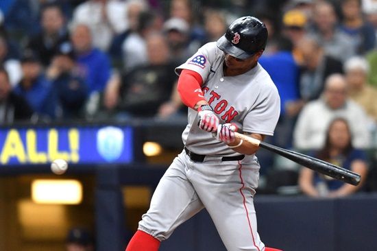 보스턴 레드삭스의 간판 타자였던 라파엘 데버스가 구단과 포지션 갈등 끝에 샌프란시스코 자이언츠로 트레이드됐다. 연합뉴스