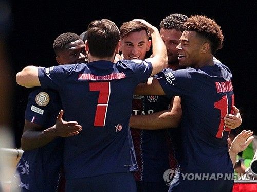 PSG는 16일 미국 패서디나 로즈볼 경기장에서 열린 2025 FIFA 클럽월드컵 조별리그 B조 첫 경기 아틀레티코 마드리드와의 맞대결에서 4-0 대승을 거뒀다. 이강인은 이날 후반 25분 교체로 들어가 후반 추가시간 팀의 4번째 골을 넣었다. 이강인이 올해 PSG에서 처음 넣은 골이었다. 연합뉴스