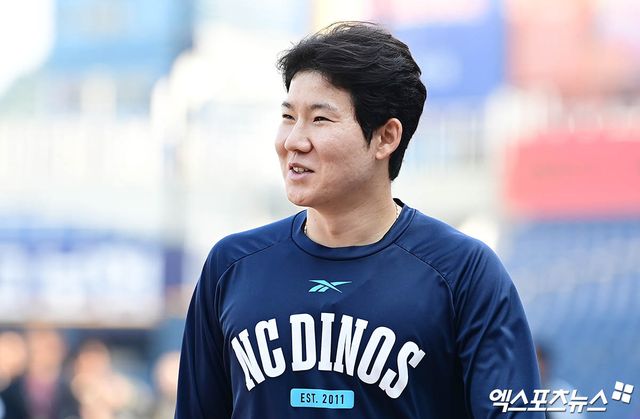 30일 오후 경상남도 창원NC파크에서 열리는 '2025 신한 SOL Bank KBO리그' 한화 이글스와 NC 다이노스의 경기에 앞서 NC 박민우가 훈련을 마친 뒤 더그아웃으로 향하고 있다. 엑스포츠뉴스 DB