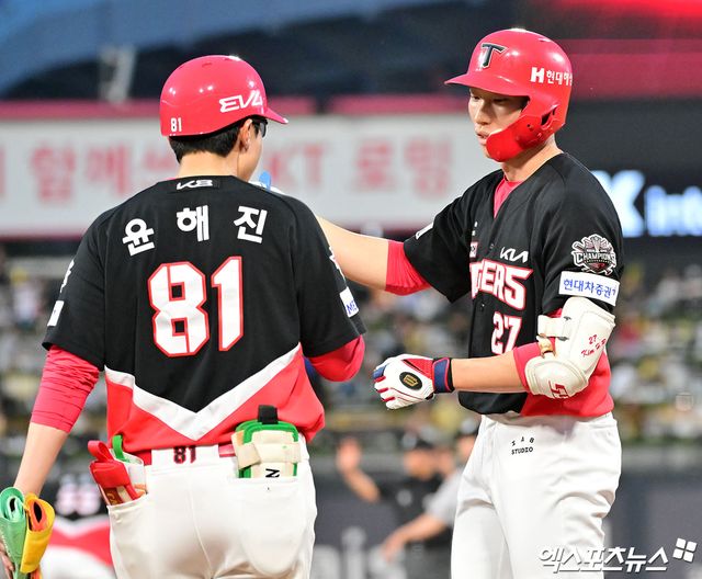 21일 오후 수원KT위즈파크에서 열린 '2025 신한 SOL Bank KBO리그' KIA 타이거즈와 KT 위즈의 경기, 4회초 1사 1루 KIA 김호령이 중전안타를 날리고 있다. 엑스포츠뉴스 DB