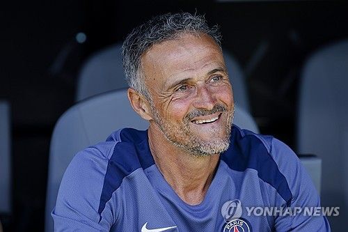 PSG는 16일 미국 패서디나 로즈볼 경기장에서 열린 2025 FIFA 클럽월드컵 조별리그 B조 첫 경기 아틀레티코 마드리드와의 맞대결에서 4-0 대승을 거뒀다. 이강인은 이날 후반 25분 교체로 들어가 후반 추가시간 팀의 4번째 골을 넣었다. 이강인이 올해 PSG에서 처음 넣은 골이었다. 사진은 루이스 엔리케 PSG 감독. 연합뉴스