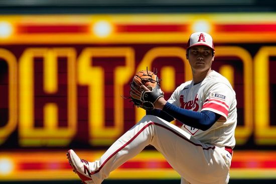 LA 다저스 데이브 로버츠 감독은 16일 샌프란시스코 자이언츠와의 홈 경기 뒤 '(오타니가) 라이브 피칭과 시뮬레이션 게임은 충분히 해봤다. 첫 등판에서 한 이닝만 던질 수 있다'라면서 오타니 쇼헤이를 17일 샌디에이고 파드리스전 오프너로 활용하겠다는 계획을 밝혔다. 연합뉴스