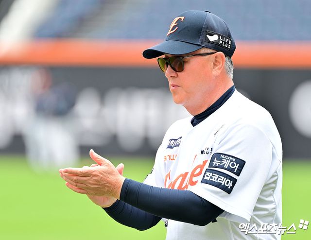 김경문 감독이 이끄는 한화 이글스가 지난 15일 LG 트윈스와의 대전 홈 경기에서 10-5 역전승을 거두고 단독 선두로 올라섰다. 사진 엑스포츠뉴스 DB