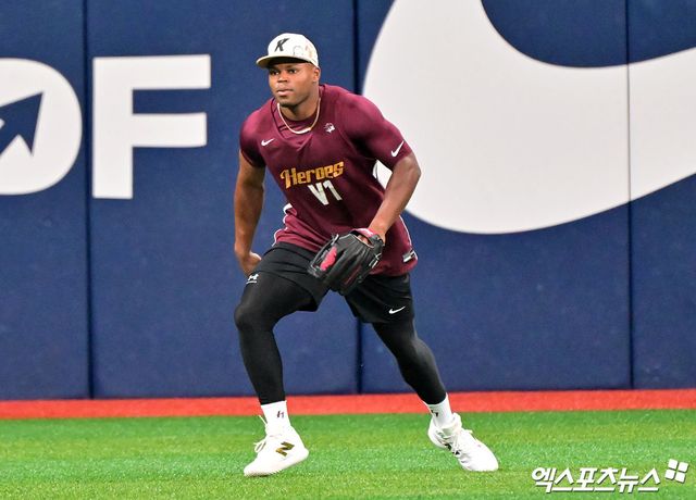 7일 오후 서울 구로구 고척스카이돔에서 열리는 '2025 신한 SOL Bank KBO리그' LG 트윈스와 키움 히어로즈의 경기, 키움 스톤 개랫이 훈련에 임하고 있다. 엑스포츠뉴스 DB