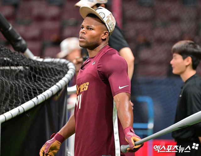 7일 오후 서울 구로구 고척스카이돔에서 열리는 '2025 신한 SOL Bank KBO리그' LG 트윈스와 키움 히어로즈의 경기, 키움 스톤 개랫이 훈련에 임하고 있다. 엑스포츠뉴스 DB