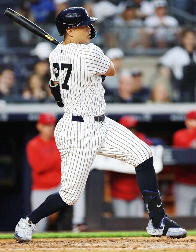 뉴욕 양키스 지안카를로 스탠튼이 17일 미국 뉴욕주 브롱스의 양키스타디움에서 열린 2025 미국프로야구 메이저리그(MLB) LA 에인절스와의 홈경기에 5번 지명타자로 선발 출전해 4타수 2안타를 기록했다. AFP 연합뉴스