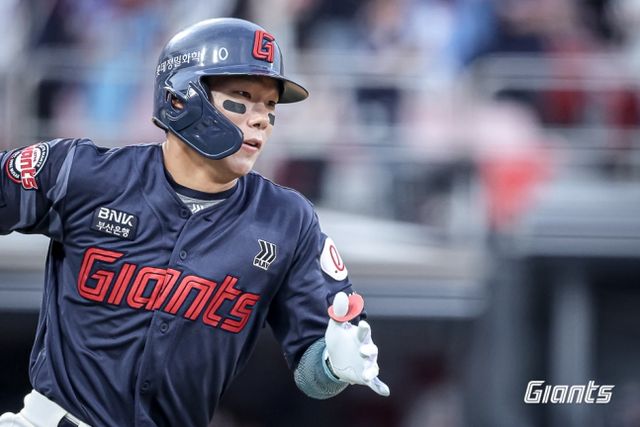 지난 12일 수원 KT 위즈전에서 부상을 당했던 롯데 자이언츠 외야수 장두성이 17일부터 훈련에 돌입했다. 사진 롯데 자이언츠