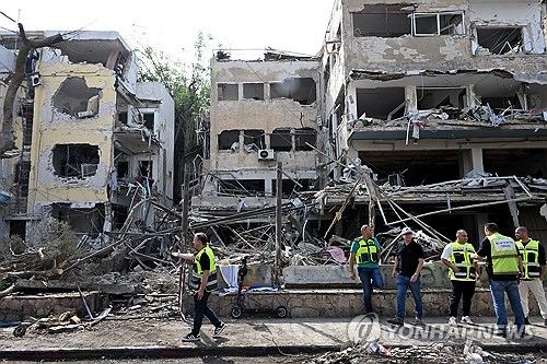 영국 매체 '텔레그래프'가 17일(한국시간) 토트넘 선수 솔로몬이 이스라엘과 이란의 전쟁 여파로 인해 이스라엘에서 발이 묶여 있다고 보도했다.연합뉴스
