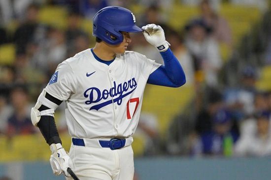 663일 만에 이도류로 복귀한 LA 다저스 오타니 쇼헤이가 투수로는 1이닝 2피안타 1실점, 타석에선 4타수 2안타 2타점 1볼넷을 기록했다. 연합뉴스