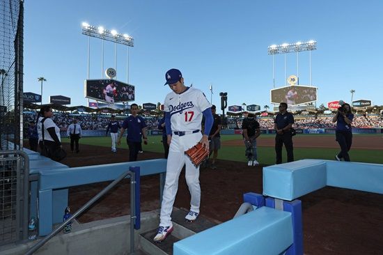 663일 만에 이도류로 복귀한 LA 다저스 오타니 쇼헤이가 투수로는 1이닝 2피안타 1실점, 타석에선 4타수 2안타 2타점 1볼넷을 기록했다. 연합뉴스