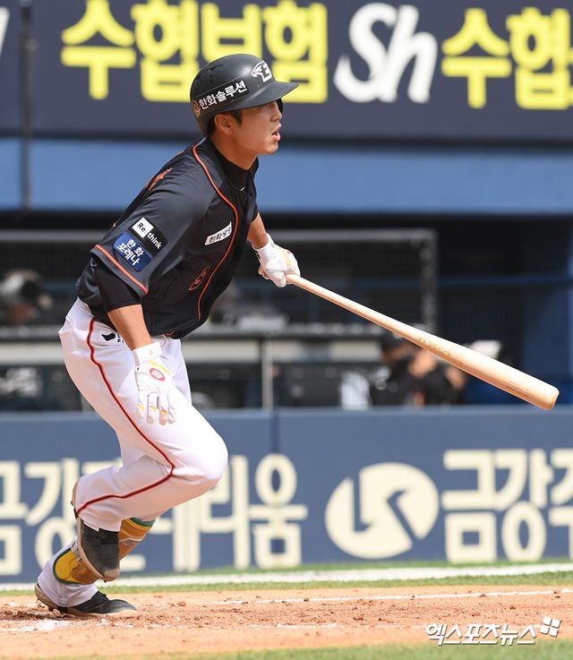 21일 오후 서울 송파구 잠실야구장에서 열린 '2023 신한은행 SOL KBO리그' 한화 이글스와 LG 트윈스의 경기, 5회초 1사 한화 박정현이 안타를 날리고 있다. 엑스포츠뉴스DB