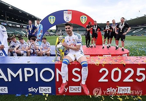 영국 매체 '텔레그래프'가 17일(한국시간) 토트넘 선수 솔로몬이 이스라엘과 이란의 전쟁 여파로 인해 이스라엘에서 발이 묶여 있다고 보도했다.연합뉴스