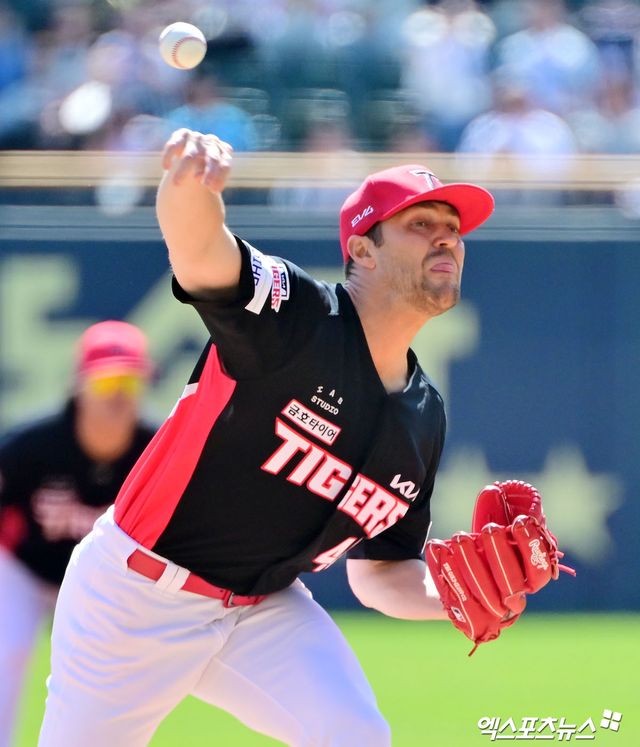 20일 오후 서울 송파구 잠실야구장에서 열린 '2025 신한 SOL Bank KBO리그' KIA 타이거즈와 두산 베어스의 경기, 1회말 KIA 선발투수 네일이 공을 힘차게 던지고 있다. 엑스포츠뉴스 DB