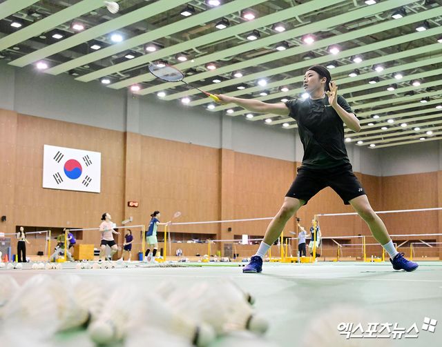17일 오전 충북 대한체육회 진천국가대표선수촌에서 열린 배드민턴 국가대표팀 미디어데이, 안세영이 훈련에 임하고 있다. 진천, 김한준 기자