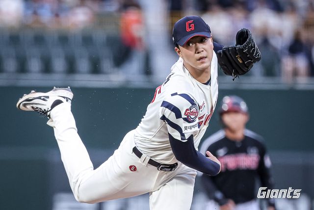 롯데 자이언츠 우완 파이어볼러 유망주 윤성빈이 지난 15일 문학 SSG 랜더스전에서 최고구속 157km/h를 찍으며 좋은 컨디션을 보여줬다. 사진 롯데 자이언츠