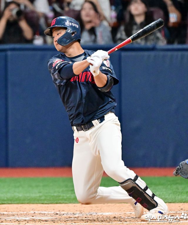 롯데 자이언츠 내야수 손호영이 18일 부산 사직야구장에서 열리는 2025 신한 SOL Bank KBO리그 한화 이글스와의 팀 간 9차전에 앞서 부상으로 1군 엔트리에서 제외됐다. 사진 엑스포츠뉴스 DB