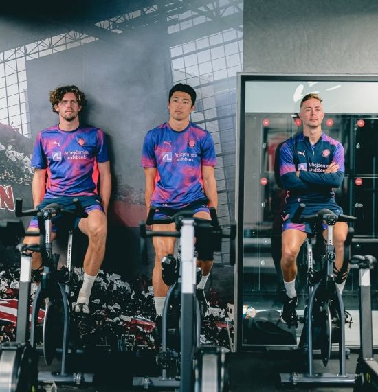 미트윌란이 18일(한국시간) 공식 채널을 통해 프리시즌 훈련에 합류한 선수들의 모습을 공개했다. 조규성 역시 동료와 함께 팀 훈련에 합류하면서 본격적인 복귀 준비에 나섰다.&nbsp;미트윌란