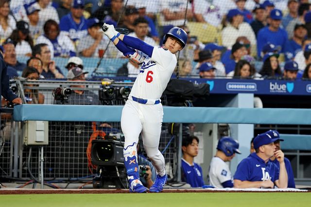 LA 다저스 김혜성이 올해 미국 메이저리그 정규시즌 경기에 출전해 대기 타석에서 준비하고 있다. REUTERS 연합뉴스