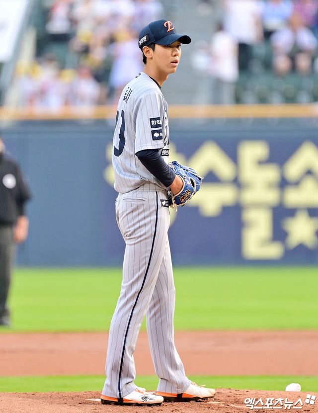 한화 이글스 좌완 영건 황준서가 19일 부산 사직야구장에서 열린 2025 신한 SOL Bank KBO리그 롯데 자이언츠와의 팀 간 10차전에 선발투수로 등판, 4이닝 2실점을 기록했다. 사진 엑스포츠뉴스 DB