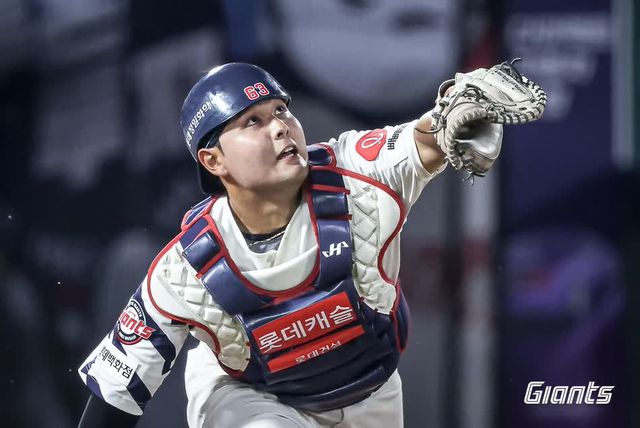 롯데 자이언츠 고졸루키 포수 박재엽이 19일 부산 사직야구장에서 열리는 2025 신한 SOL Bank KBO리그 한화 이글스와 팀 간 10차전에 8번타자 겸 포수로 선발출전 한다. 사진 롯데 자이언츠