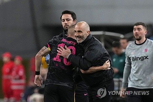 영국 BBC에 따르면, 19일(한국시간) 잉글랜드축구협회(FA)가 무드리크의 도핑 규정 위반 혐의에 대해 징계 여부를 따지는 절차에 들어갔다.&nbsp; 무드리크는 지난 12월 일반적인 소변 검사 결과 양성 반응이 확인돼 잠정적으로 출전 정지 징계를 받았다. 당시 소변 샘플에서 금지 약물인 멜도니움이 검출됐다. 이 약물은 혈류량을 증가시켜 운동 능력을 끌어올리는 물질로 알려져 있다. 연합뉴스