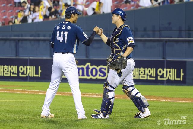 NC 다이노스가 선발투수 신민혁의 7이닝 무실점 호투에 힘입어 잠실 원정에서 위닝 시리즈를 따냈다. NC 다이노스