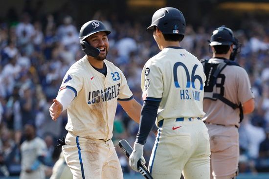 올 시즌을 앞두고 1년 1,700만 달러 FA 계약을 통해 LA 다저스에 합류한 마이클 콘포토는 74경기 타율 0.168(202타수 34안타) 4홈런 13타점 OPS 0.582로 기대에 미치지 못하고 있다. 타율은 리그 전체 규정타석에 들어선 타자 중 최하위, 장타율(0.277)도 두 번째로 낮다. 연합뉴스