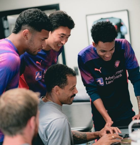 미트윌란이 18일(한국시간) 공식 채널을 통해 프리시즌 훈련에 합류한 선수들의 모습을 공개했다. 조규성 역시 동료와 함께 팀 훈련에 합류하면서 본격적인 복귀 준비에 나섰다.&nbsp;미트윌란