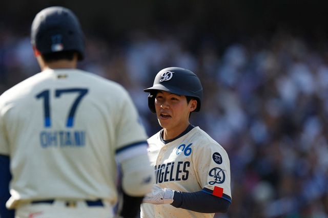 LA 다저스 김혜성이 미국 메이저리그 전문가들이 진행한 신인상 모의 투표에서 내셔널리그 2위를 차지했다. 1위 표를 3장 획득했다. 김혜성은 지난달 21일 MLB.com 발표 때 점수를 얻었으나 5위 안에 들지 못했다. 한 달 만에 더 오른 위상이 반영됐다. AFP 연합뉴스