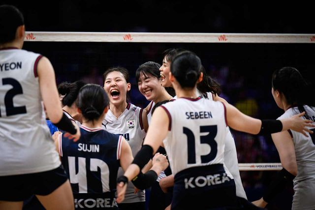 한국 여자배구 대표팀 선수들이 18일 튀르키예 이스탄불에서 열린 2025 FIVB 발리볼네이션스리그 2주차 첫 경기 캐나다전에서 득점한 뒤 세리머니하고 있다. FIVB 공식 홈페이지