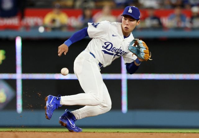 LA 다저스 김혜성이 올해 미국 메이저리그 정규시즌 경기에 출전해 수비하고 있다. 김혜성은 19일 샌디에이고 파드리스전에서 4경기 만에 선발 출전한다. 8번 중견수를 맡았다. REUTERS 연합뉴스