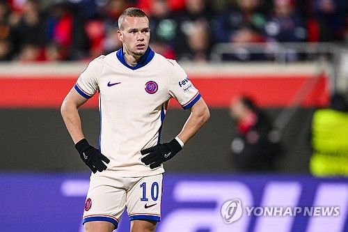영국 BBC에 따르면, 19일(한국시간) 잉글랜드축구협회(FA)가 무드리크의 도핑 규정 위반 혐의에 대해 징계 여부를 따지는 절차에 들어갔다.&nbsp; 무드리크는 지난 12월 일반적인 소변 검사 결과 양성 반응이 확인돼 잠정적으로 출전 정지 징계를 받았다. 당시 소변 샘플에서 금지 약물인 멜도니움이 검출됐다. 이 약물은 혈류량을 증가시켜 운동 능력을 끌어올리는 물질로 알려져 있다. 연합뉴스