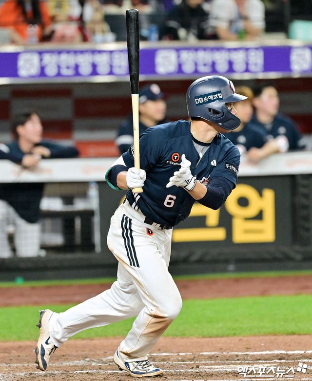 14일 오후 대전 한화생명 볼파크에서 열린 '2025 신한 SOL Bank KBO리그' 두산 베어스와 한화 이글스의 경기, 8회초 1사 1루 두산 오명진이 1타점 3루타를 날리고 있다. 엑스포츠뉴스 DB