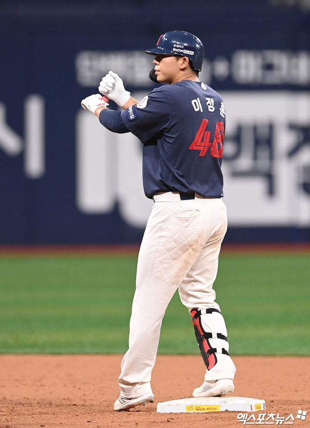 롯데 자이언츠와 KT 위즈가 2일 외야수 이정훈과 투수 박세진을 맞바꾸는 트레이드를 공식 발표했다. 박세진은 이미 지난 2015년 트레이드를 통해 롯데로 이적한 형 박세웅과 재회한다. 엑스포츠뉴스 DB