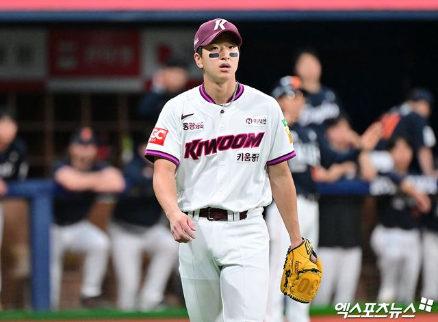 키움 히어로즈 투수 주승우가 1일 서울 고척스카이돔에서 열린 2025 신한 SOL Bank KBO리그 두산 베어스와의 팀 간 8차전에서 1.1이닝 무실점으로 홀드를 기록, 팀 2연승에 힘을 보탰다. 엑스포츠뉴스 DB