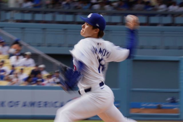 2일 미국 캘리포니아주 로스앤젤레스의 다저스타디움에서 열린 2025 미국프로야구 메이저리그 뉴욕 양키스와 LA 다저스의 경기, 다저스 야마모토 요시노부가 3⅔이닝 7피안타(1피홈런) 3볼넷 2탈삼진 4실점을 기록했다. AP 연합뉴스