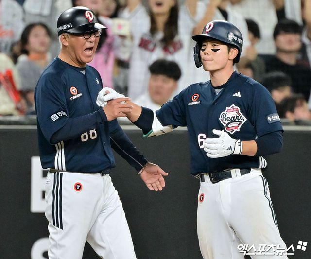 14일 오후 대전 한화생명 볼파크에서 열린 '2025 신한 SOL Bank KBO리그' 두산 베어스와 한화 이글스의 경기, 8회초 1사 1루 두산 오명진이 1타점 3루타를 날린 후 기뻐하고 있다. 엑스포츠뉴스 DB