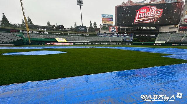 20일 오후 인천SSG랜더스필드에서 열릴 예정이었던 '2025 신한 SOL Bank KBO리그' KIA 타이거즈와 SSG 랜더스의 시즌 6차전이 우천으로 취소됐다. 이날 취소된 경기는 추후 재편성된다. 21일 선발은 KIA 양현종, SSG 김광현이다. 엑스포츠뉴스 DB