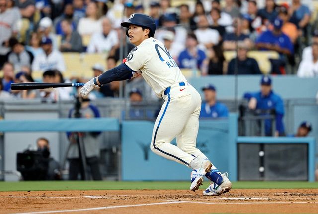 김혜성은 20일(한국시간) 미국 캘리포니아주 로스앤젤레스 다저스타디움에서 열린 2025 미국 메이저리그 샌디에이고 파드리스와의 홈경기에 9번 타자 겸 중견수로 선발 출전, 4타수 1안타 1타점 1삼진을 기록했다. 앞선 경기에 이어 2경기 연속 선발 출전 기회를 부여받은 김혜성은 2경기 연속 안타를 때려내며 좋은 흐름을 이어 나갔다. 연합뉴스