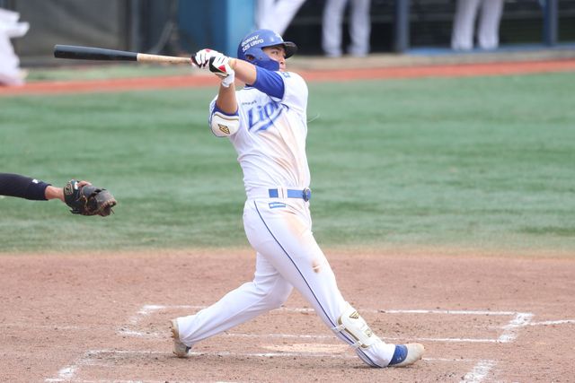 삼성 라이온즈 내야수 양우현이 올해 2군 퓨처스리그 경기에 출전해 타격하고 있다. 삼성 라이온즈