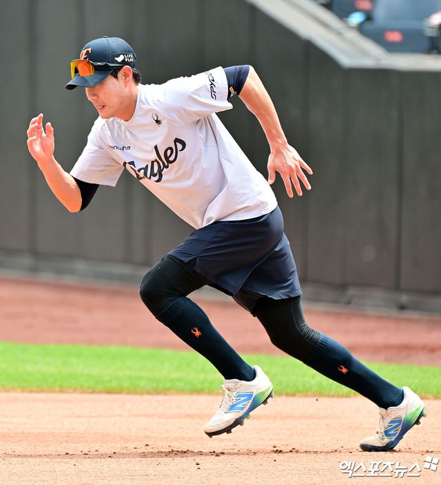 14일 오후 대전 한화생명 볼파크에서 열리는 '2025 신한 SOL Bank KBO리그' LG 트윈스와 한화 이글스의 경기, 한화 심우준이 훈련에 임하고 있다. 엑스포츠뉴스DB