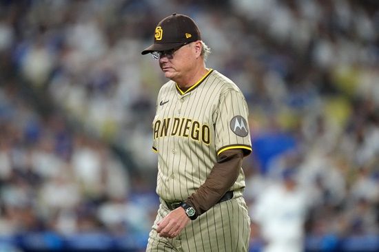 9회초 1사 후 잭 리틀의 3구째 시속 93마일(약 149.7km) 패스트볼이 페르난도 타티스 주니어의 손에 맞았다. 앞선 경기에서부터 사구로 인해 감정이 쌓여있던 양 팀은 감독들을 중심으로 벤치클리어링을 벌였다. 꽤 오랫동안 이어진 벤치클리어링은 양 팀 감독이 퇴장 명령을 받으면서 일단락됐다. 연합뉴스