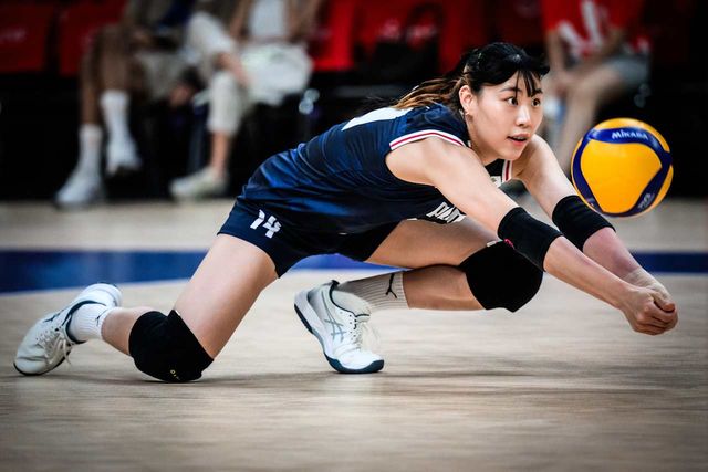 20일 튀르키예 이스탄불에서 열린 2025 국제배구연맹 발리볼네이션스리그 2주 차 2차전 한국과 벨기에의 경기, 한국이 세트스코어 1:3으로 패배하면서 2연승 도전에 실패했다. 한국 정윤주가 공을 받고 있다. FIVB 공식 홈페이지