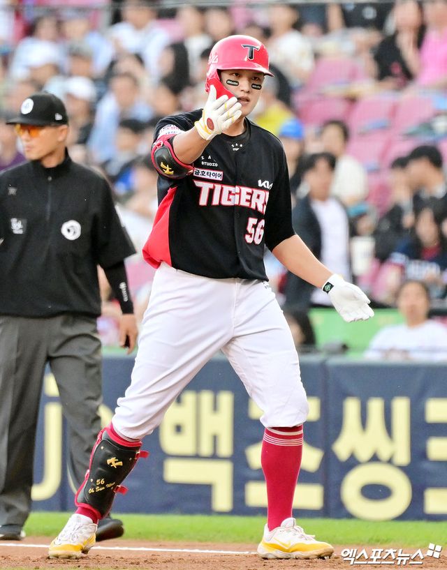 5일 오후 서울 송파구 잠실야구장에서 열린 '2025 신한 SOL Bank KBO리그' KIA 타이거즈와 두산 베어스의 경기, 2회초 1사 KIA 오선우가 우전안타를 날린 후 세리머니를 하고 있다. 엑스포츠뉴스 DB