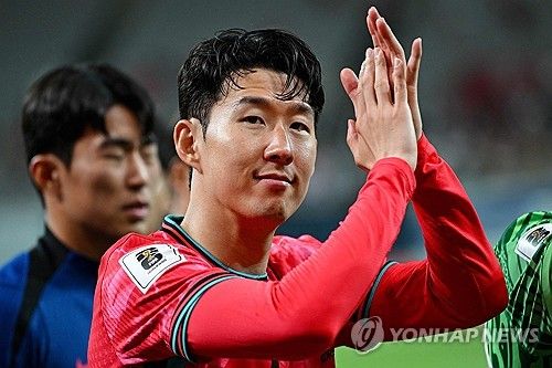 손흥민 사우디아라비아 3개 구단에서 총 급여 1745억원에 달하는 거액의 제안의 받은 것으로 알려졌다. 토트넘 역시 손흥민과의 결별 수순을 밟고 있으며 손흥민의 현 소속팀 마지막 모습은 유로파리그 우승 세리머니였다는 게 영국의 토트넘 매체 견해다. 연합뉴스