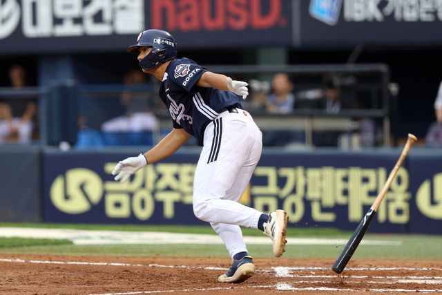 두산 베어스 타자 임종성이 21일 서울 잠실야구장에서 열린 2025 신한 SOL Bank KBO리그 LG 트윈스와의 팀 간 7차전에서 6회초 대타로 출전, 1타점 적시타를 기록했다. 사진 두산 베어스