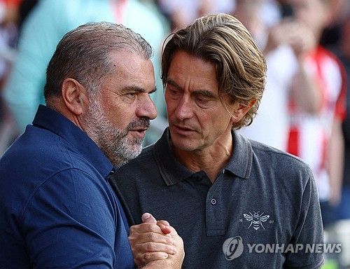 손흥민 사우디아라비아 3개 구단에서 총 급여 1745억원에 달하는 거액의 제안의 받은 것으로 알려졌다. 토트넘 역시 손흥민과의 결별 수순을 밟고 있으며 손흥민의 현 소속팀 마지막 모습은 유로파리그 우승 세리머니였다는 게 영국의 토트넘 매체 견해다. 연합뉴스